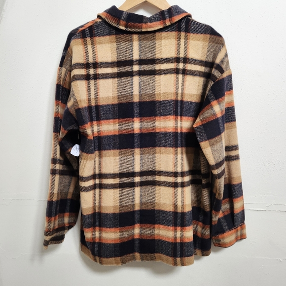 Flannel Shacket Size Large - Picture 4 of 9